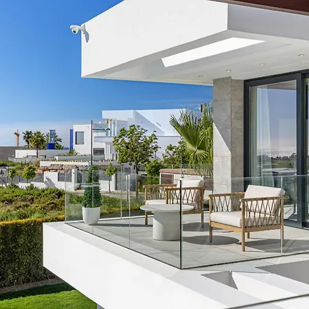 Vacation Marbella I Martinica, Turquoise Heated Pool, Rooftop Hot Tub With Sea View, Cine Room, 5 Min To The Estepona