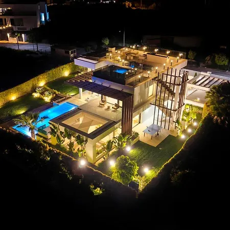 Villa Vacation Marbella I Martinica, Turquoise Heated Pool, Rooftop Hot Tub With Sea View, Cine Room, 5 Min To The Estepona