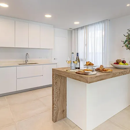 Vacation Marbella I Martinica, Turquoise Heated Pool, Rooftop Hot Tub With Sea View, Cine Room, Night Security, Alarm System, 5 Min To The