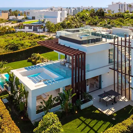 Vacation Marbella I Martinica, Turquoise Heated Pool, Rooftop Hot Tub With Sea View, Cine Room, Night Security, Alarm System, 5 Min To The ヴィラ エステポナ